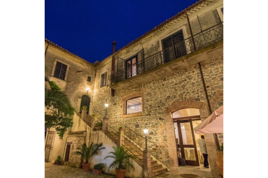 Noche de hotel en Rossano