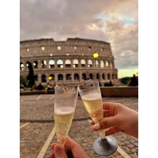 Brindis frente al Coliseo